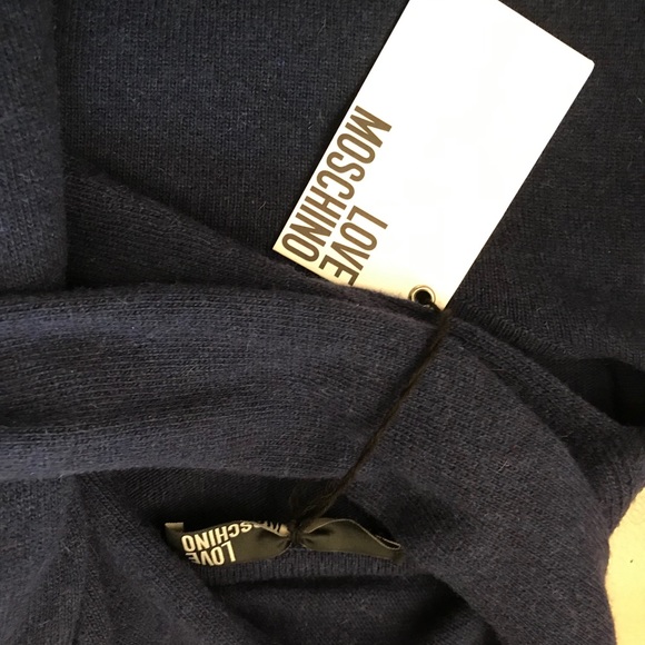 Love ❤️ Moschino Wool Dress - Picture 9 of 16